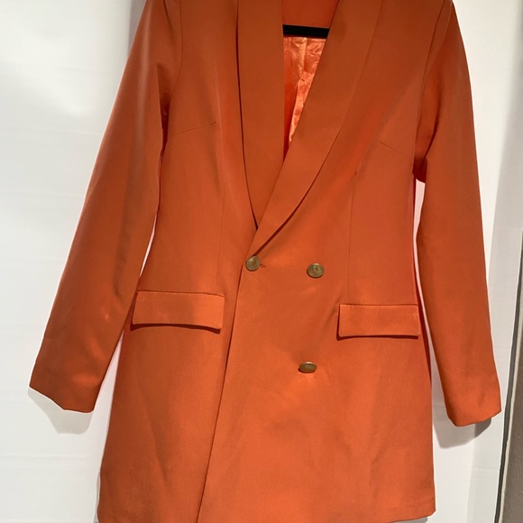 Cute coral blazer dress from Prettylittlething - Picture 2 of 5